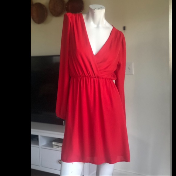 Everly Dresses & Skirts - Everly V-Neck Dress